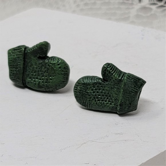 Cute Holiday Mittens Earrings Green Pierced Post - Picture 4 of 8